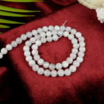 3A Kalite Hindistan Aytaşı doğal taş dizi 6 mm – inci beyazı ve mavi yansımalarıyla sezgisel denge, huzur ve ruhsal aydınlanma sağlayan toptan doğal taş dizi