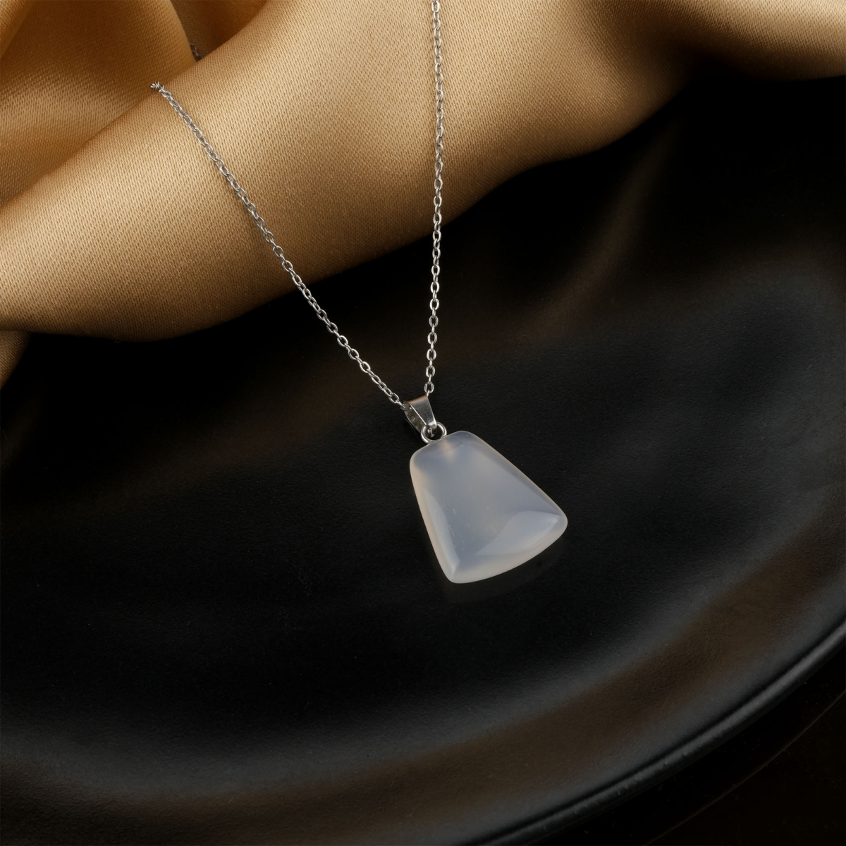 Akik kolye – içsel denge ve güven hissi veren doğal taş takı Doğal taş kolye – akik taşının sakinleştirici enerjisiyle zarif görünüm Toptan doğal taş kolye – akik taşının şifalı frekansını keşfedin Günlük enerjiyi dengeleyen zarif akik kolye