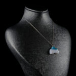 Akik kolye – doğanın dengeleyici enerjisini zarif bir tasarımla sunar Akik taşlı kolye – içsel huzur ve koruyucu enerji bir arada Toptan doğal taş kolye – akik taşının pozitif frekansını hissedin Günlük kullanımda denge ve şıklık sağlayan akik kolye