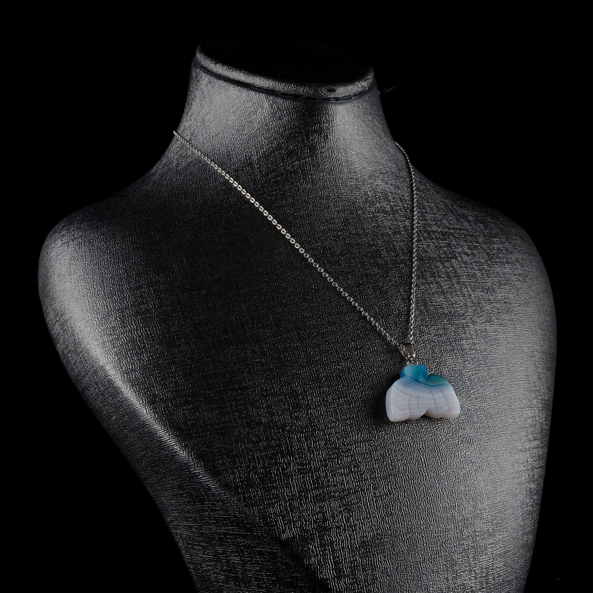 akik-kolye-dogal-tas-kolye-safir-tas-evi- (2) Akik kolye – doğanın dengeleyici enerjisini zarif bir tasarımla sunar Akik taşlı kolye – içsel huzur ve koruyucu enerji bir arada Toptan doğal taş kolye – akik taşının pozitif frekansını hissedin Günlük kullanımda denge ve şıklık sağlayan akik kolye