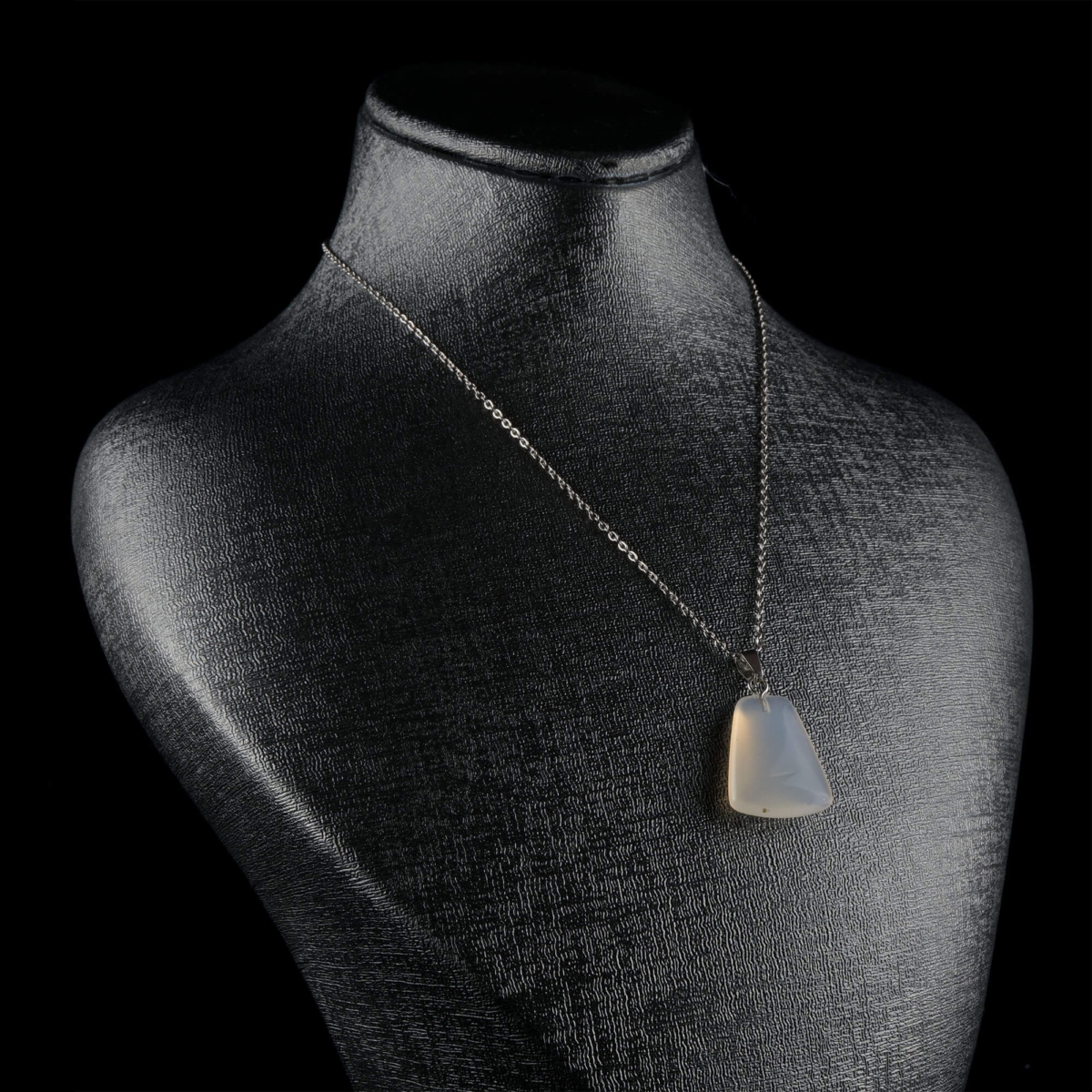 Akik kolye – içsel denge ve güven hissi veren doğal taş takı Doğal taş kolye – akik taşının sakinleştirici enerjisiyle zarif görünüm Toptan doğal taş kolye – akik taşının şifalı frekansını keşfedin Günlük enerjiyi dengeleyen zarif akik kolye