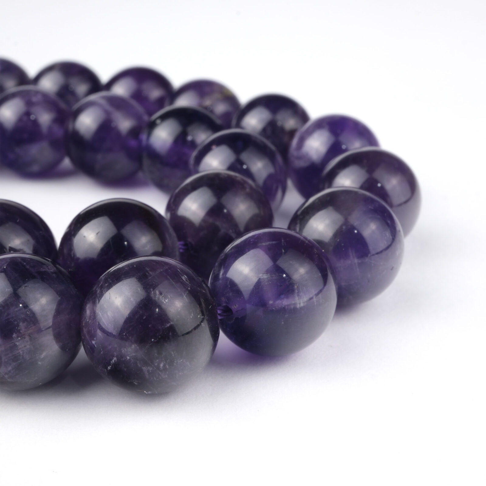 Ametist doğal taş dizi 10 mm – morun güçlü tonlarıyla zihin açıklığı, koruma ve ruhsal denge enerjisi sağlayan toptan doğal taş dizi