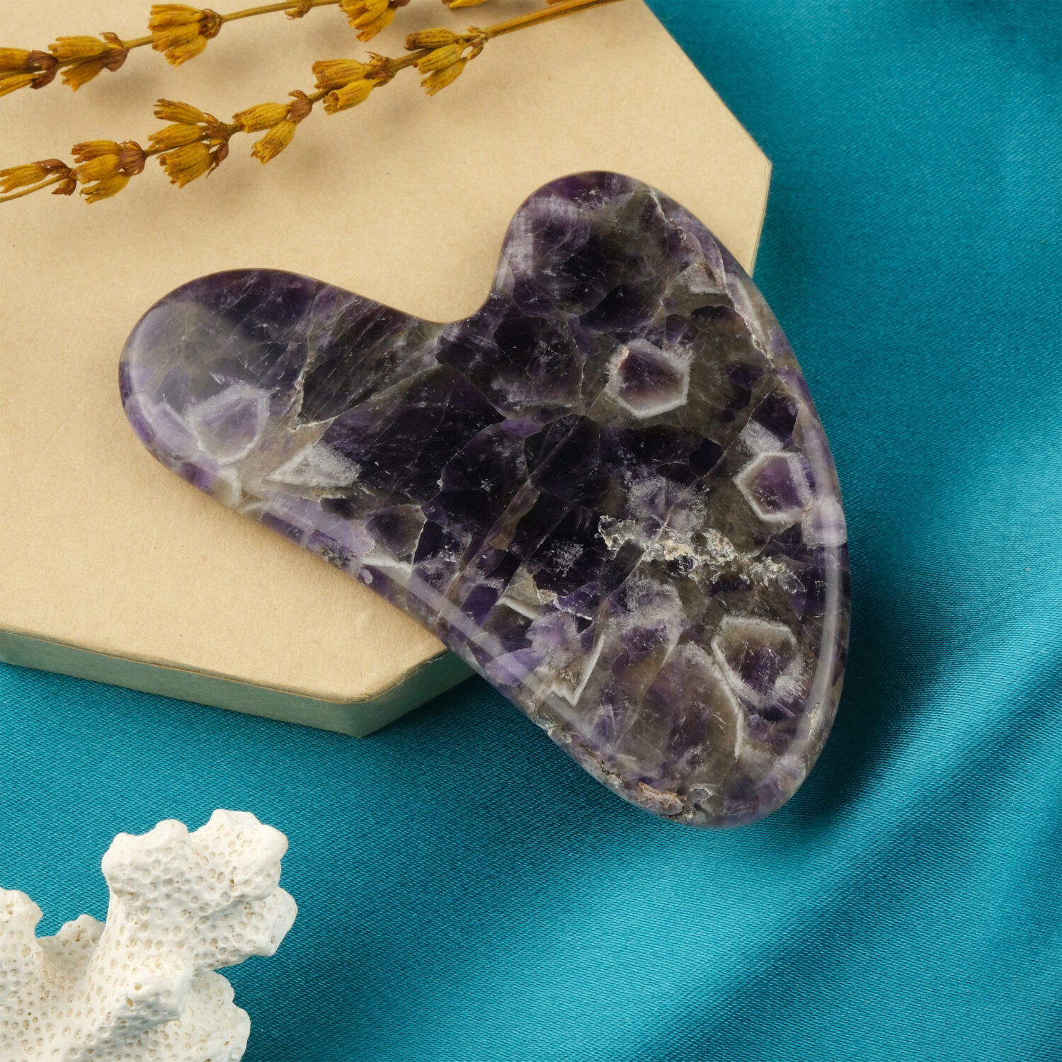 Ametist gua sha – cilt yenileyici ve rahatlatıcı doğal taş masaj aleti