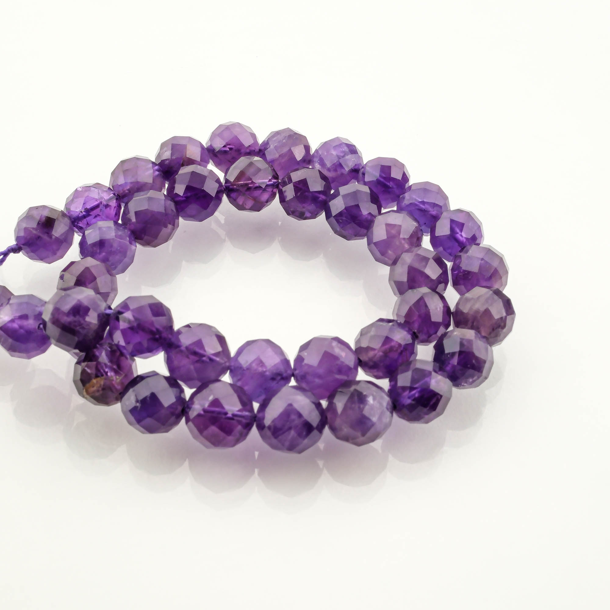 ametist-kesimli-dizi-dogal-tas-dizi-safir-tas-evi-toptan-dogal-tas-dizi-10mm-dizi-safir-tas-evi-3.jpg 2A Kalite Kesimli Ametist Doğal Taş Dizi (10mm) - Görsel 4