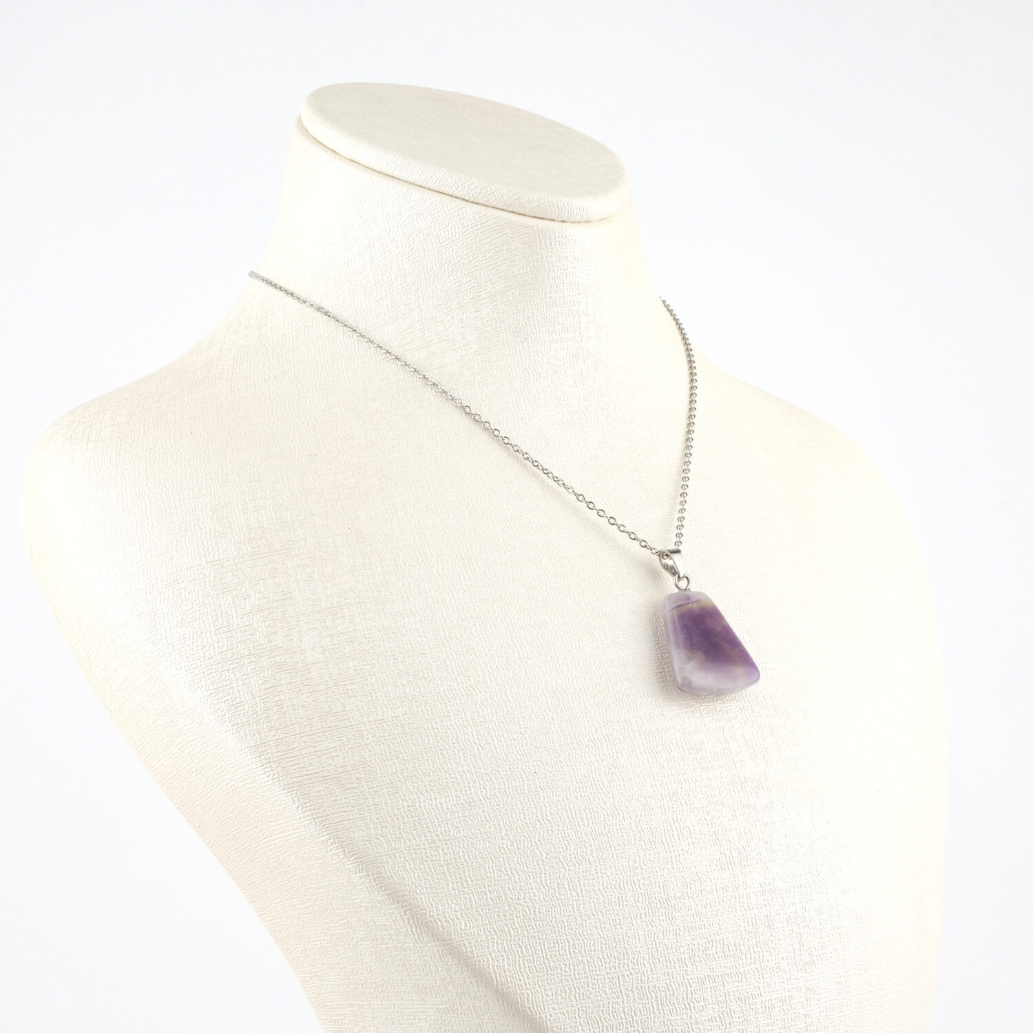 Ametist kolye – morun huzur verici enerjisini zarafetle birleştirir Ametist taşlı kolye – pozitif enerji ve içsel denge bir arada Toptan doğal taş kolye – ametistin sakinleştirici frekansını hissedin Günlük kullanımda zarafet ve ruhsal denge sağlayan ametist kolye