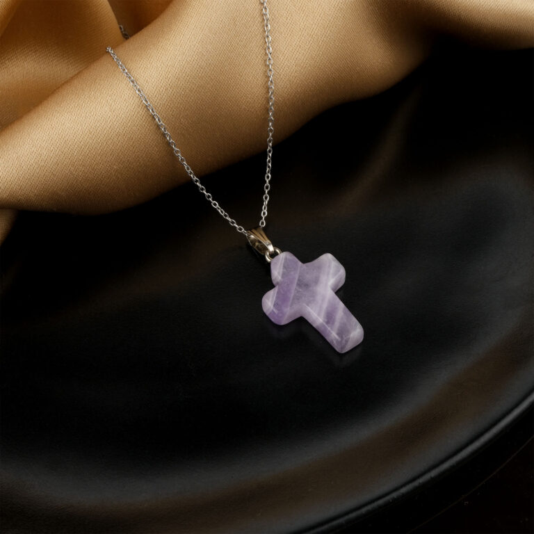 Ametist kolye – morun huzur verici enerjisiyle zarif bir görünüm Ametist taşlı kolye – negatif enerjiyi dönüştüren doğal taş takı Toptan doğal taş kolye – ametistin pozitif frekansını keşfedin Günlük kullanımda zarafet ve ruhsal denge sağlayan ametist kolye