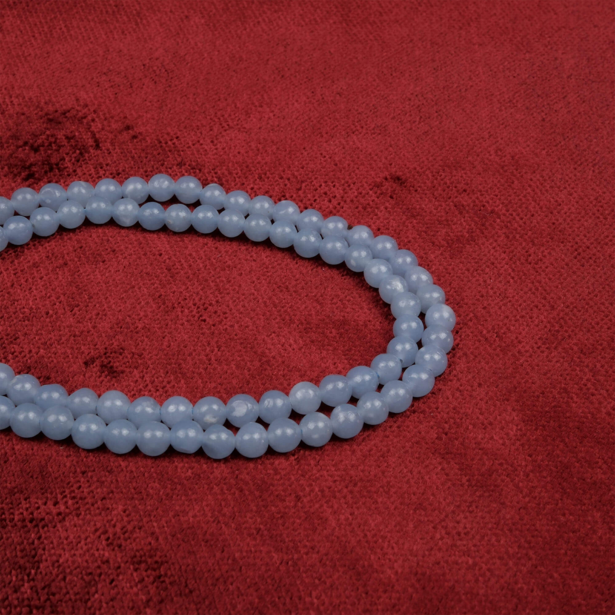 Anjelit doğal taş dizi 4 mm – açık mavi rengiyle huzur, şefkat ve iletişim enerjisini güçlendiren toptan doğal taş dizi