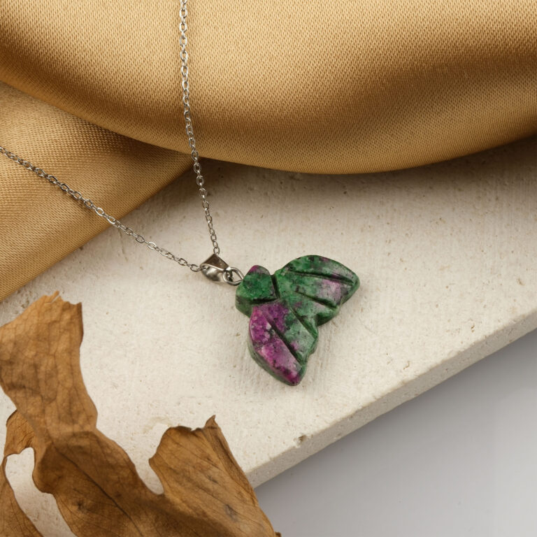 Anyolit kolye – yeşil ve kırmızı tonlarıyla doğanın enerjisini taşır Anyolit taşlı kolye – ruhsal denge ve canlılık veren doğal taş takı Toptan doğal taş kolye – anyolitin güçlü pozitif frekansını hissedin Günlük kullanımda enerji, cesaret ve zarafet sunan anyolit kolye