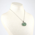 Anyolit kolye – yeşil ve kırmızı tonlarıyla doğanın canlı enerjisini taşır Anyolit taşlı kolye – ruhsal denge ve güç veren doğal taş takı Toptan doğal taş kolye – anyolitin pozitif frekansını keşfedin Günlük kullanımda zarafet ve enerji sunan anyolit kolye