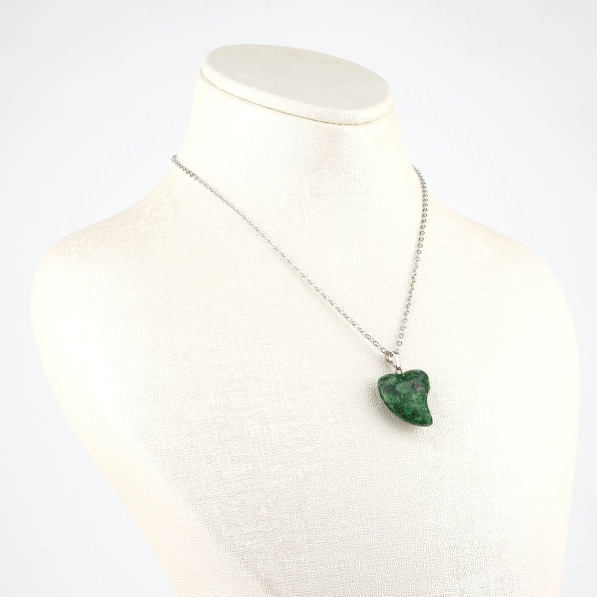 Anyolit kolye – yeşil ve kırmızı tonlarıyla canlı enerji taşır Anyolit taşlı kolye – ruhsal dönüşüm ve güçlendirici frekans bir arada Toptan doğal taş kolye – anyolitin pozitif enerjisini keşfedin Günlük kullanımda canlılık ve zarafet sunan anyolit kolye