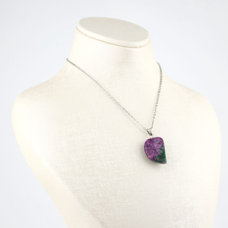 Anyolit kolye – canlı yeşil ve kırmızı tonlarıyla enerjiyi dengeleyen doğal taş Anyolit taşlı kolye – ruhsal dönüşüm ve içsel dengeyi destekleyen zarif takı Toptan doğal taş kolye – anyolitin güçlü pozitif frekansını hissedin Günlük kullanımda enerji ve zarafeti birleştiren anyolit kolye