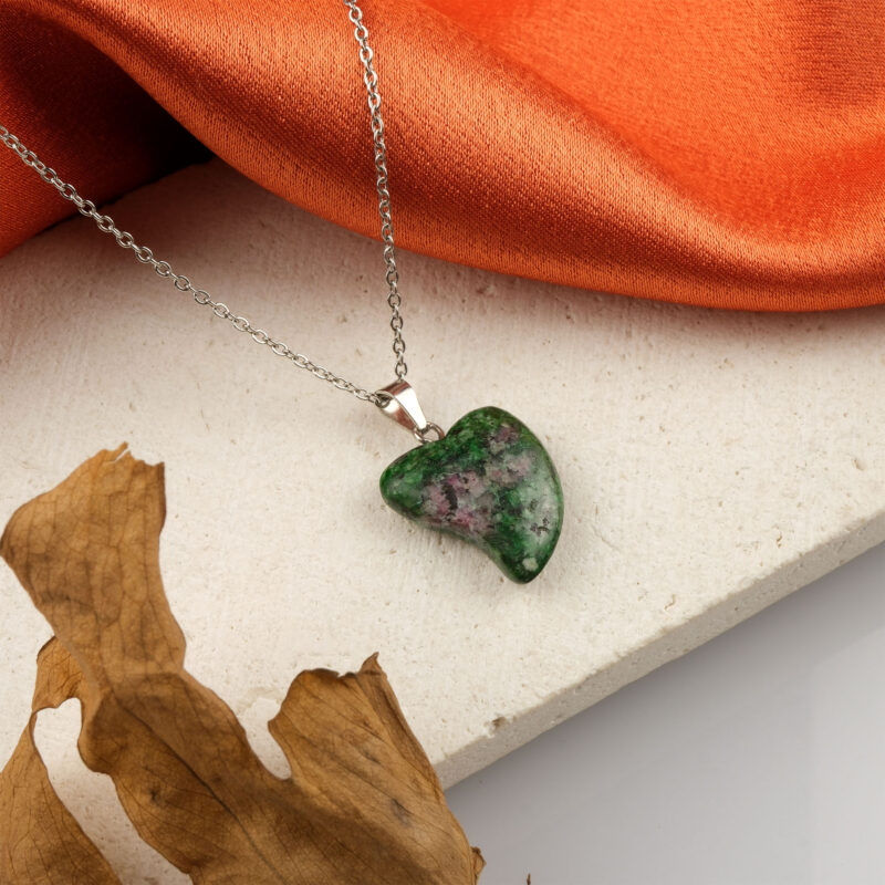 Anyolit kolye – yeşil ve kırmızı tonlarıyla canlı enerji taşır Anyolit taşlı kolye – ruhsal dönüşüm ve güçlendirici frekans bir arada Toptan doğal taş kolye – anyolitin pozitif enerjisini keşfedin Günlük kullanımda canlılık ve zarafet sunan anyolit kolye