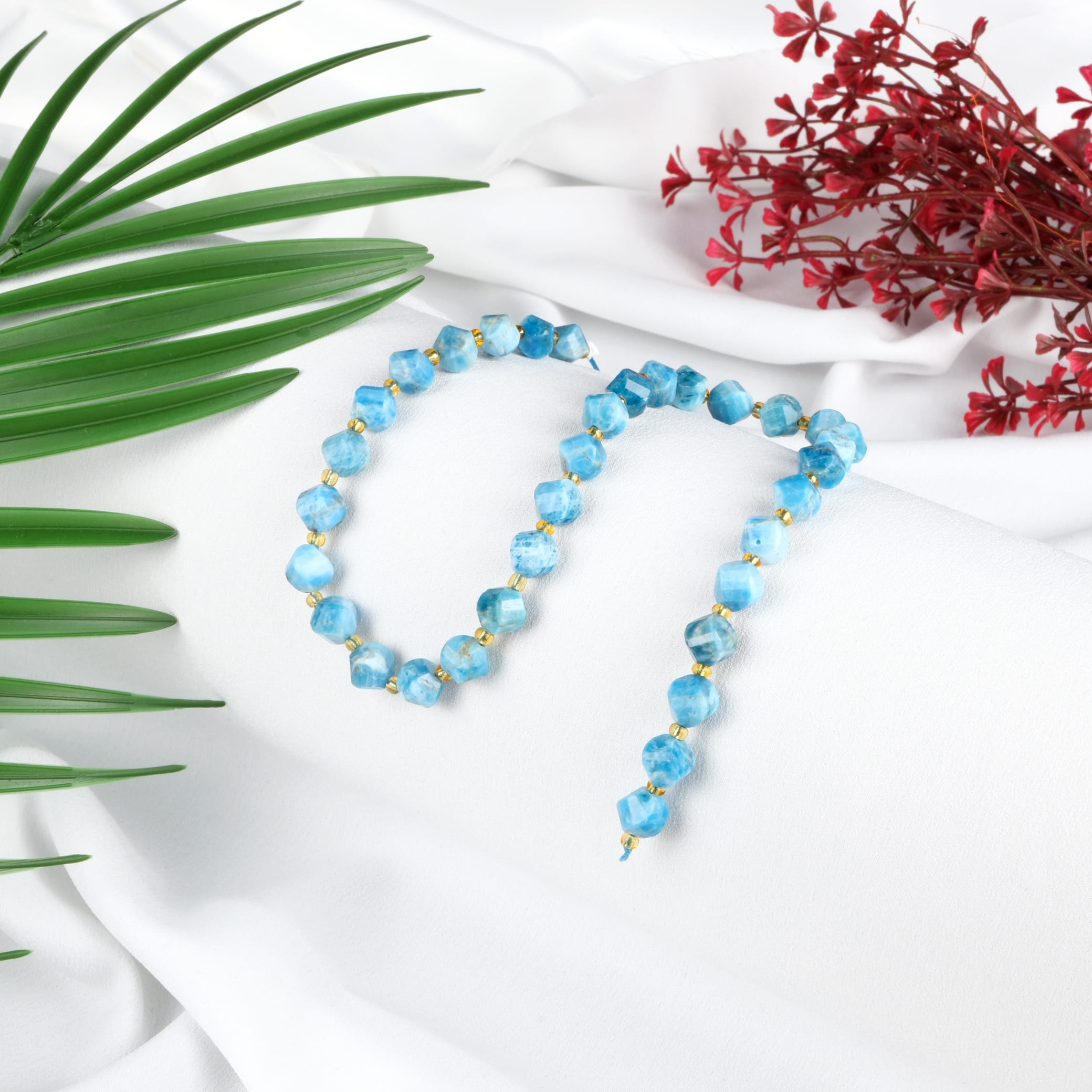 apatit-dizi-dogal-tas-dizi-8mm-burgu-kesim-safir-tas-evi-2.jpg Apatit Doğal Taş Dizi (8mm Burgu Kesim) - Görsel 1