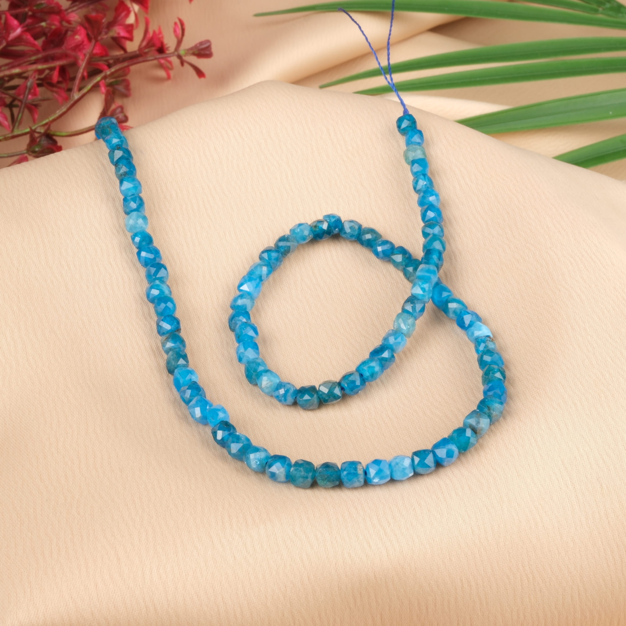 apatit-dizi-dogal-tas-dizi-kup-kesim-4mm-safir-tas-evi-1.jpg Apatit Küp Kesim Doğal Taş Dizi (4mm) - Görsel 1