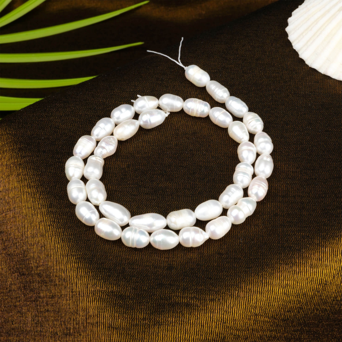 Arpa inci doğal taş dizi – beyazın zarafetini ve saflığını temsil eden, feminen enerji ve huzur taşı olarak bilinen toptan doğal taş dizi