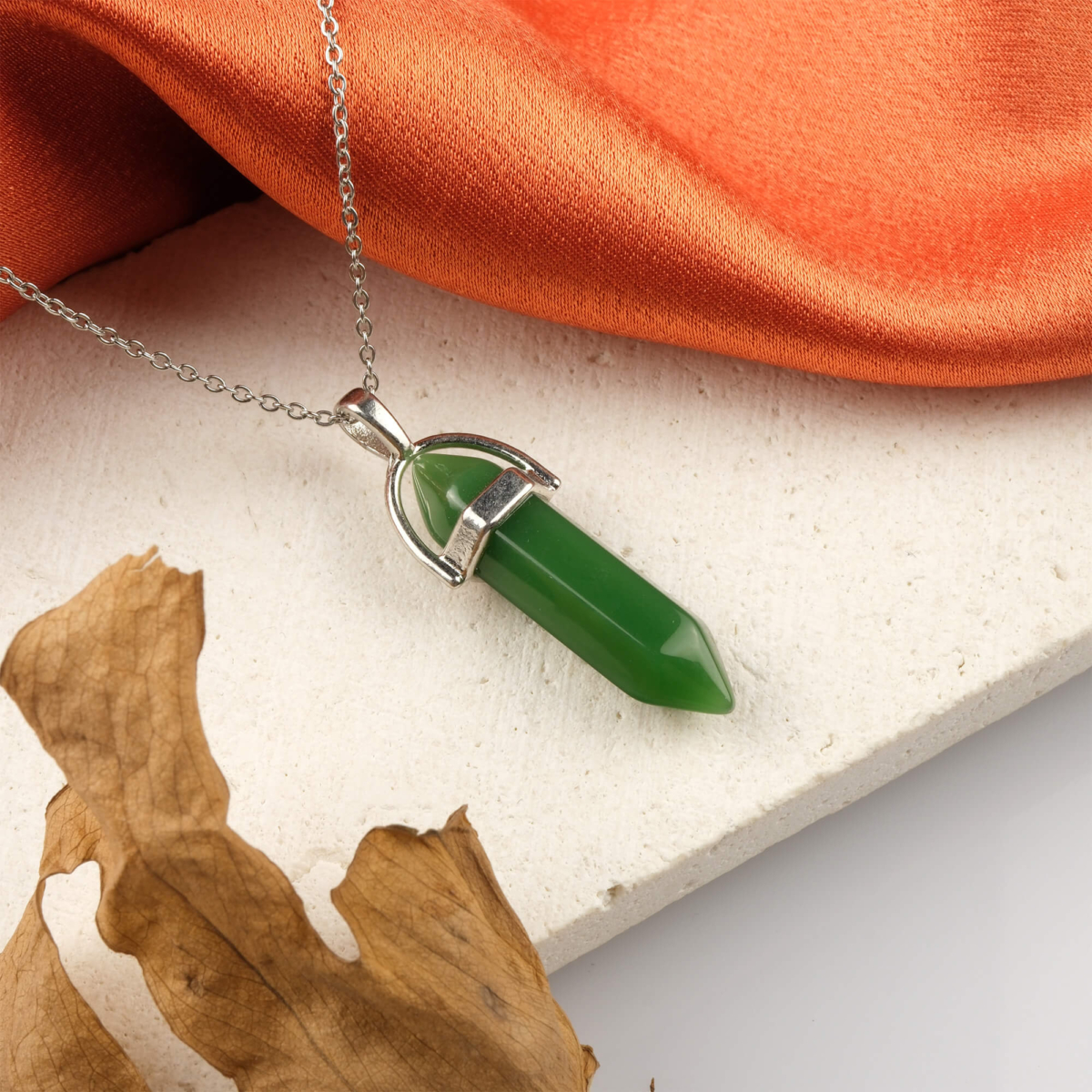 Aventurin kolye – yeşilin huzur veren enerjisini taşıyan zarif doğal taş takı Aventurin taşlı kolye – şans, denge ve içsel huzur sembolü Toptan doğal taş kolye – aventurinin pozitif frekansını hissedin Günlük kullanımda zarafet ve enerji sağlayan aventurin kolye