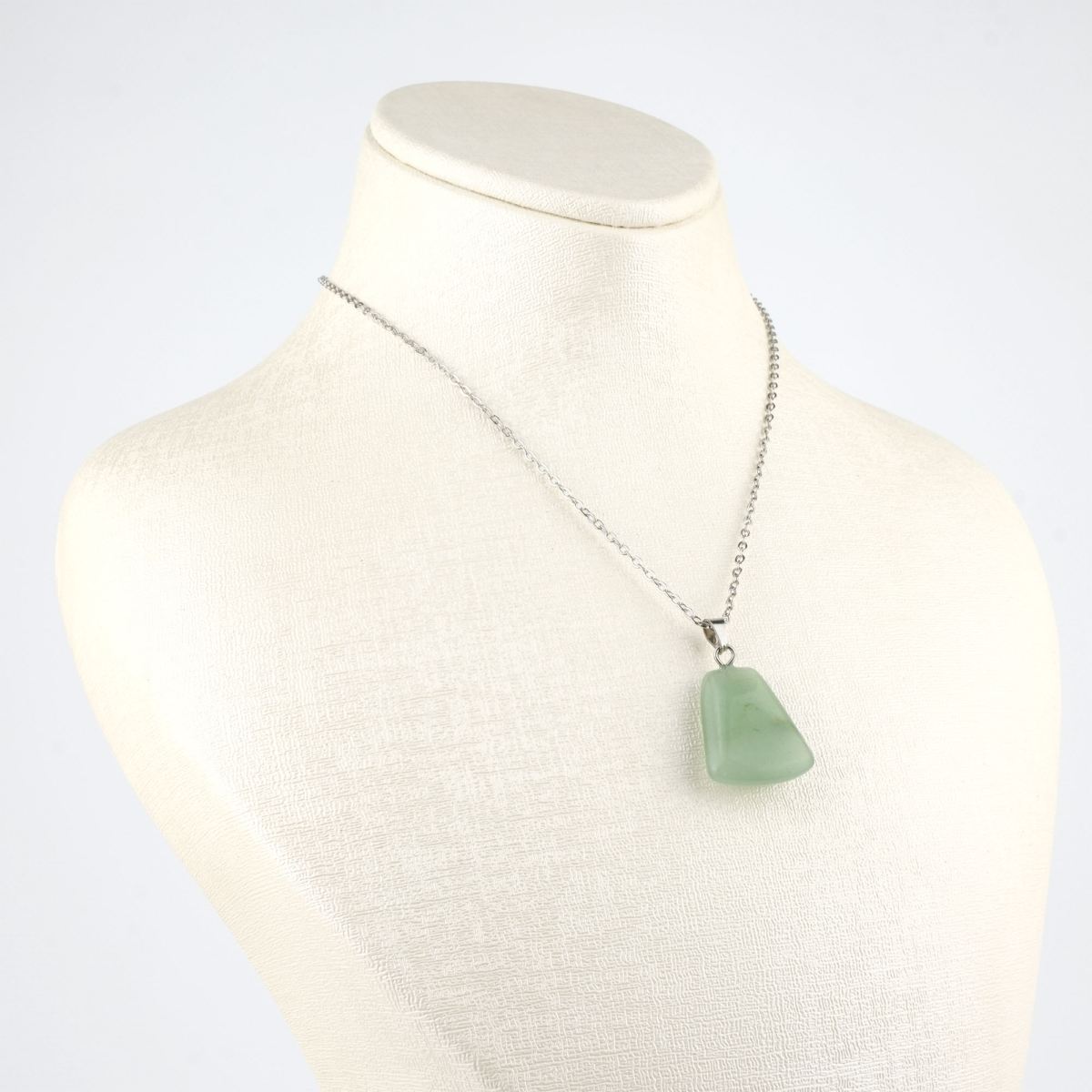 Aventurin kolye – yeşilin huzur verici enerjisini taşıyan zarif doğal taş takı Aventurin taşlı kolye – şans ve denge enerjisini yansıtan doğal taş Toptan doğal taş kolye – aventurinin pozitif frekansını hissedin Günlük kullanımda huzur ve zarafet sunan aventurin kolye