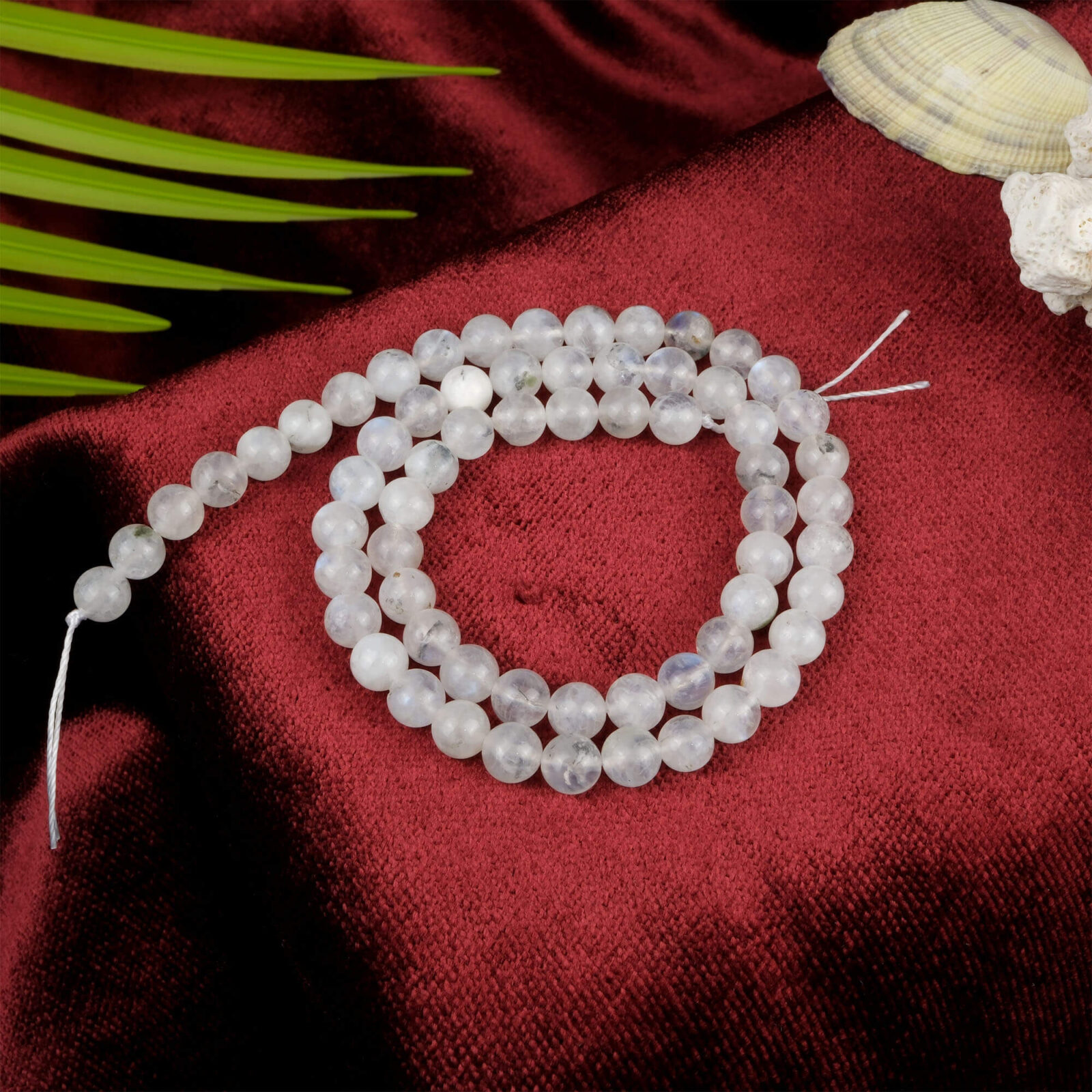 Aytaşı doğal taş dizi 6 mm – sedefli beyaz tonlarıyla sezgi, huzur ve duygusal denge enerjisi sunan toptan doğal taş dizi
