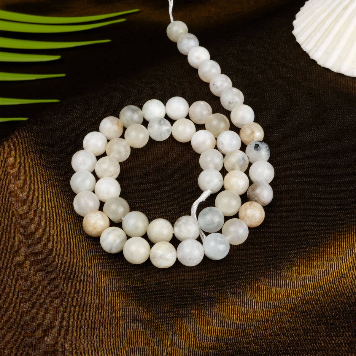 Aytaşı doğal taş dizi 8 mm – ay ışığı gibi parlayan yapısıyla sezgi, denge ve duygusal şifa enerjisi sağlayan toptan doğal taş dizi