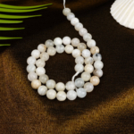 Aytaşı doğal taş dizi 8 mm – ay ışığı gibi parlayan yapısıyla sezgi, denge ve duygusal şifa enerjisi sağlayan toptan doğal taş dizi