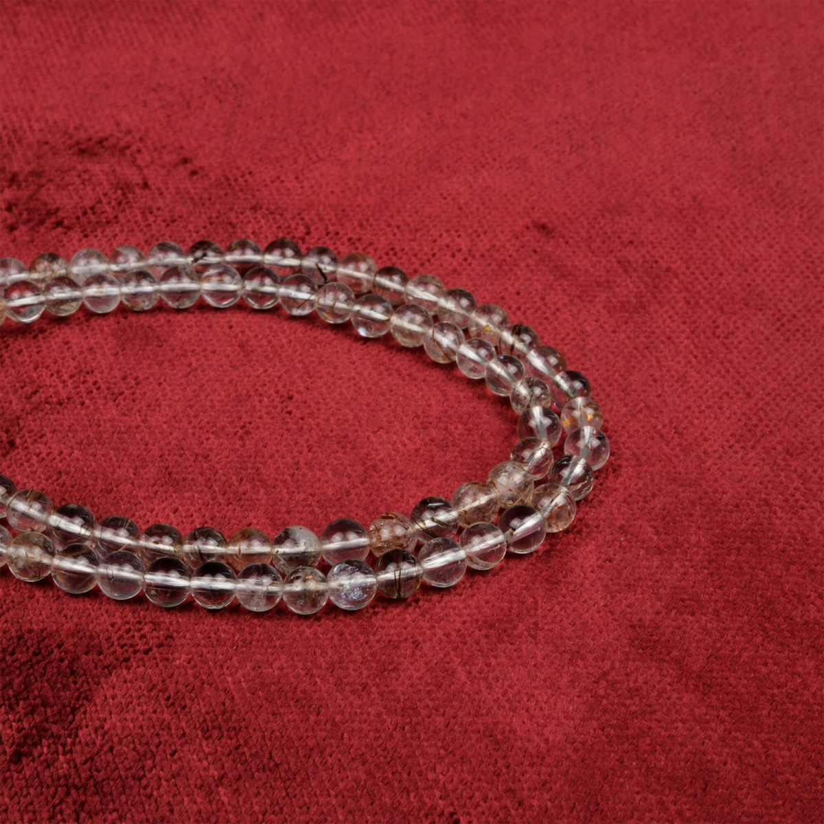 Bakır Rutilli Kuvars doğal taş dizi 4 mm – içindeki bakır rutil kristalleriyle enerji akışını hızlandıran, takı yapımına uygun toptan doğal taş dizi