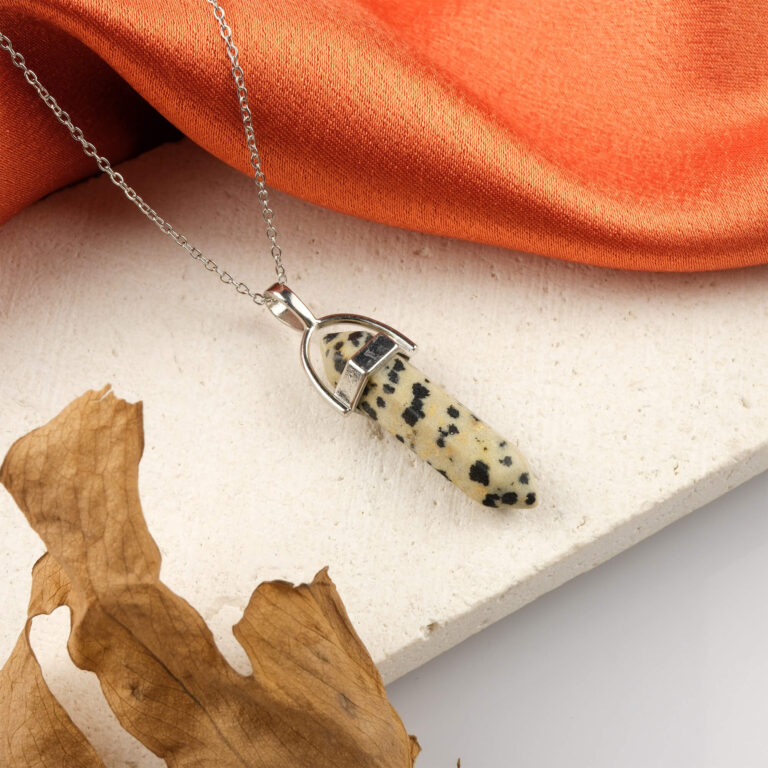 Dalmaçyalı Jasper kolye – siyah beyaz desenleriyle doğanın enerjisini taşır Dalmaçyalı Jasper taşlı kolye – denge, sadakat ve güç sembolü takı Toptan doğal taş kolye – dalmaçyalı jasperın koruyucu enerjisini hissedin Günlük kullanımda zarafet ve denge sunan dalmaçyalı jasper kolye