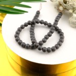 Gri Hematit doğal taş dizi – toptan doğal taş dizi, gri metalik parlaklığıyla enerji dengeleyen ve takı yapımında sıkça tercih edilen taş.