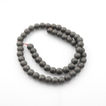 Gri Hematit doğal taş dizi – toptan doğal taş dizi, gri metalik parlaklığıyla enerji dengeleyen ve takı yapımında sıkça tercih edilen taş.