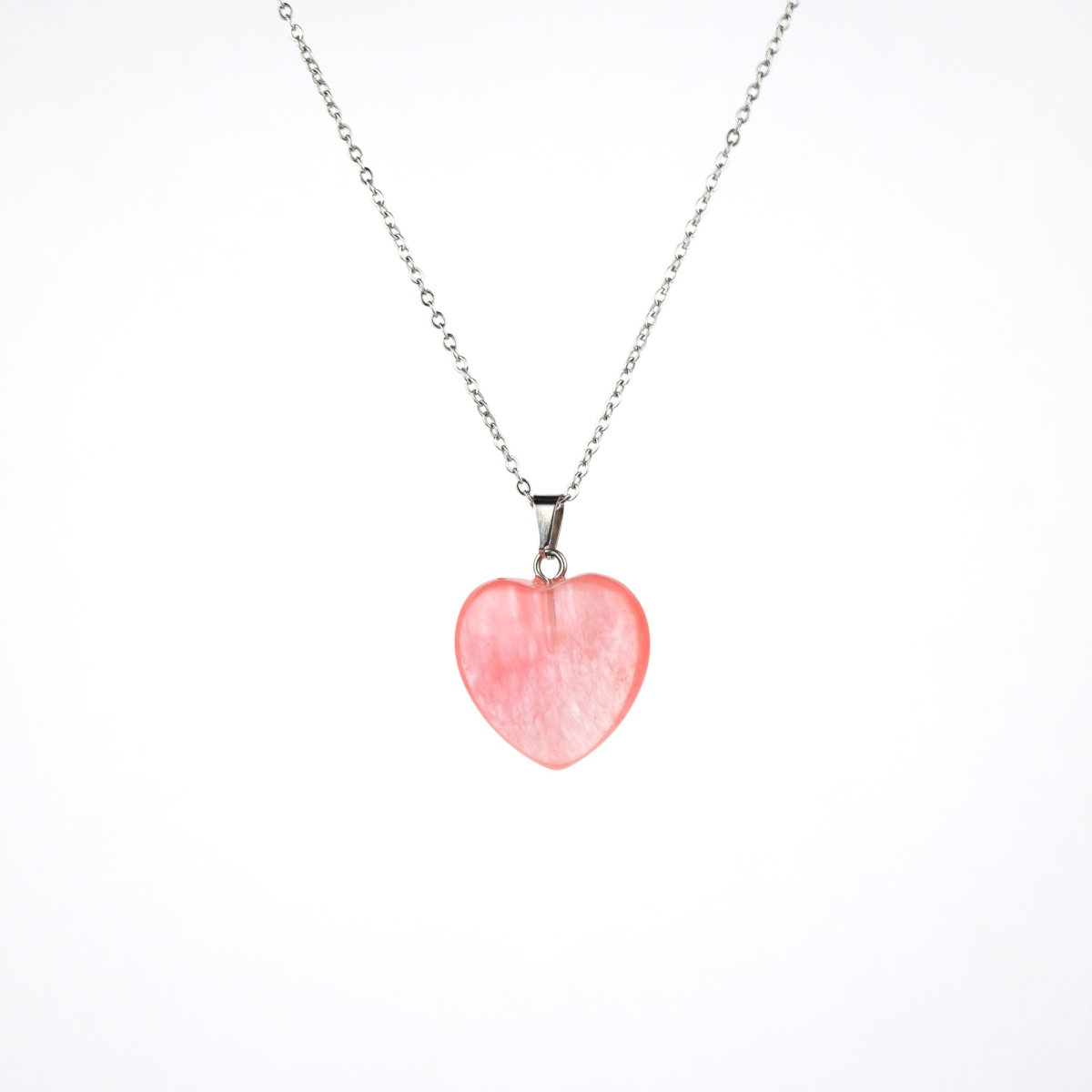 Gül Kuvars kalp kolye – sevgi ve huzur enerjisini kalp formunda taşır Kalp model gül kuvars kolye – duygusal denge ve şefkat enerjisini yansıtan zarif takı Toptan doğal taş kolye – gül kuvarsın pozitif frekansını hissedin Günlük kullanımda zarafet ve sevgi enerjisi sunan gül kuvars kalp kolye