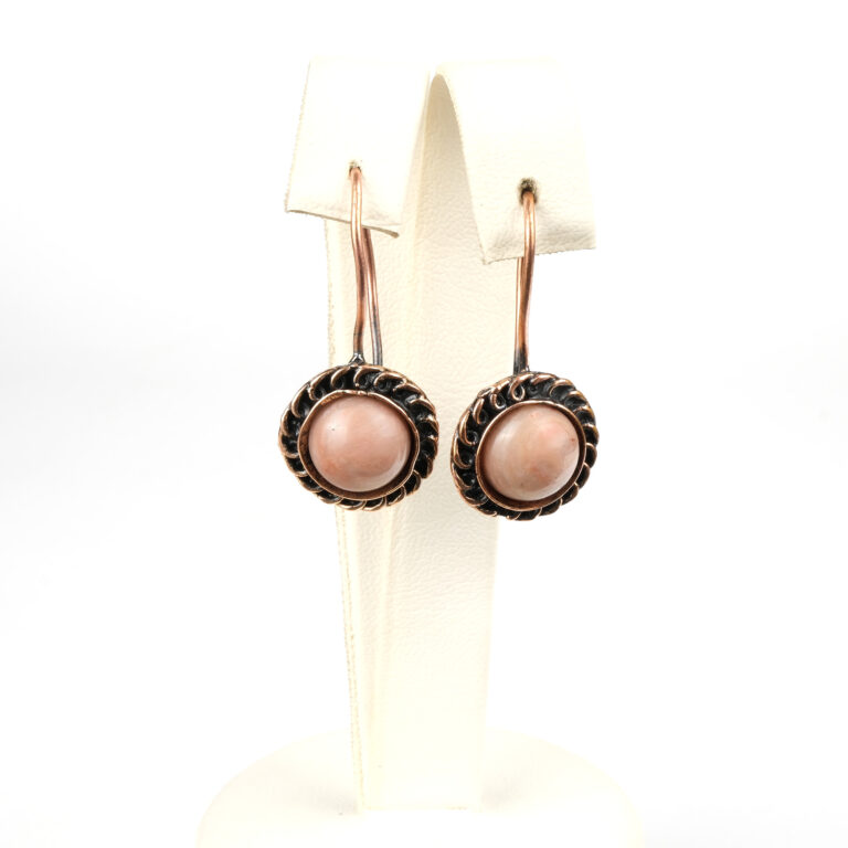 Güneş taşı bakır küpe – canlılık ve pozitif enerji veren parlak tasarımıyla dikkat çeken toptan doğal taş küpe.