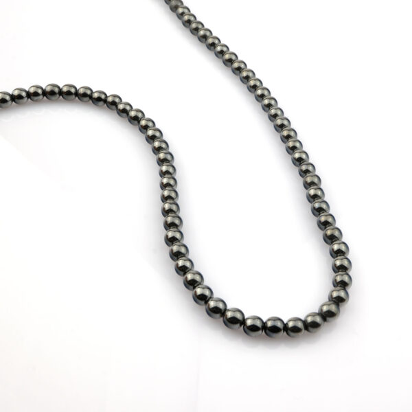 Hematit doğal taş dizi 6mm – gri metalik parlaklığıyla denge ve güç hissi veren toptan doğal taş dizi.