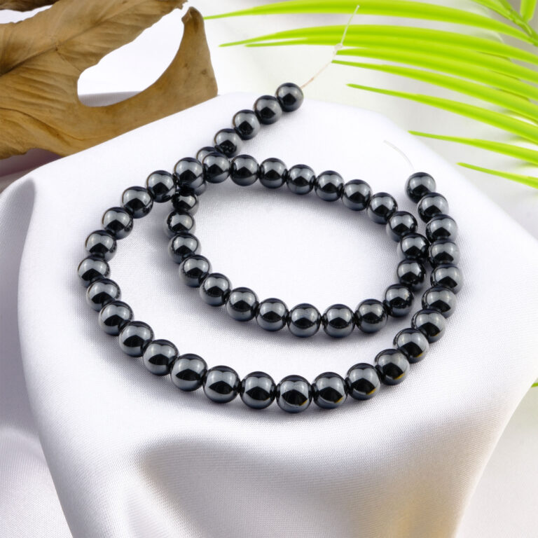 Hematit taşı 8mm toptan doğal taş dizi, güçlü topraklama enerjisiyle takı tasarımı ve enerji çalışmalarında tercih edilen metalik parlak yapılı taştır.