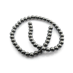 Hematit taşı 8mm toptan doğal taş dizi, güçlü topraklama enerjisiyle takı tasarımı ve enerji çalışmalarında tercih edilen metalik parlak yapılı taştır.