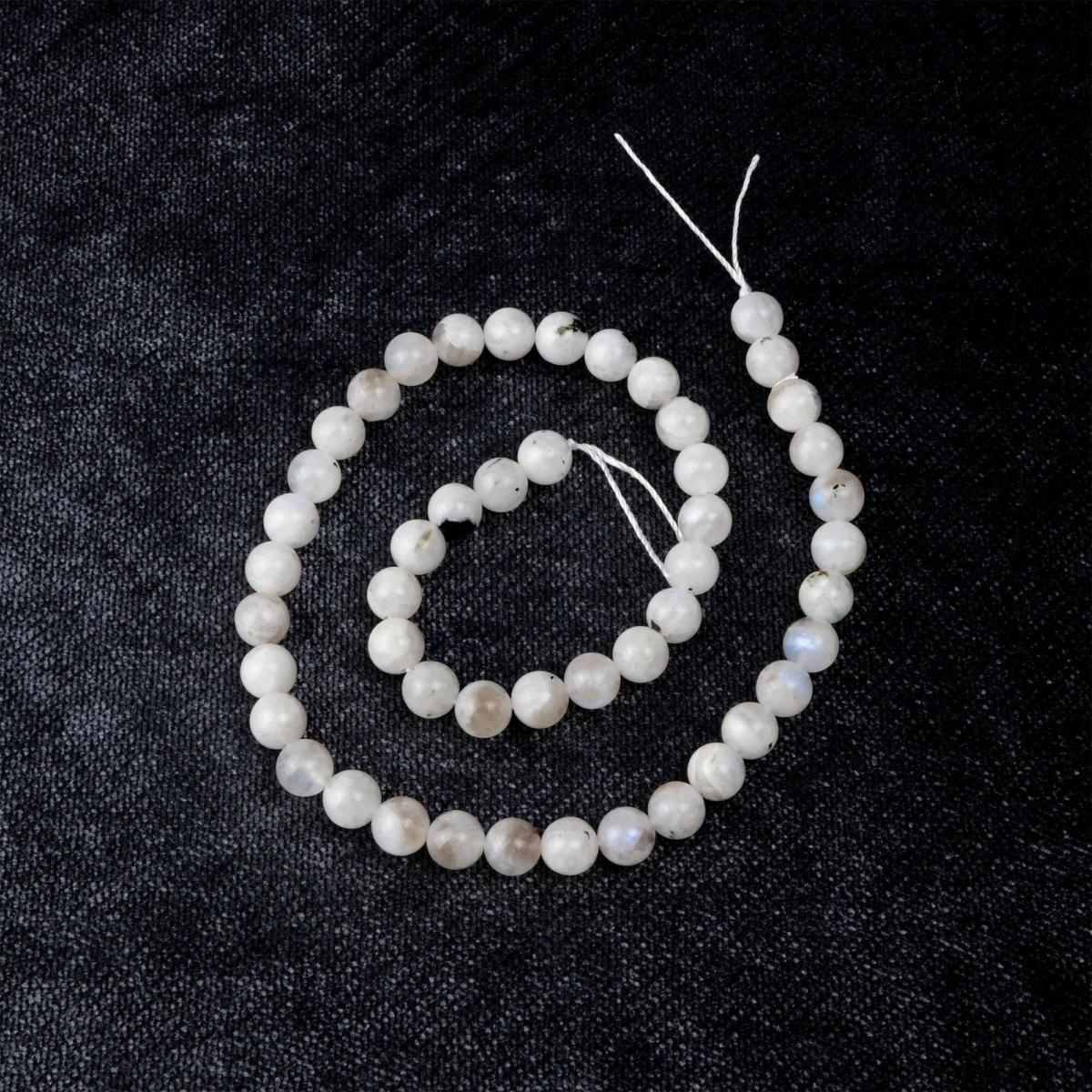 Hindistan Ay Taşı doğal taş dizi 8 mm – beyaz ve mavi yansımalarıyla sezgisel güç, duygusal denge ve huzur sağlayan toptan doğal taş dizi