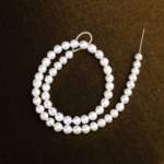 İnci doğal taş dizi 8 mm – beyaz ve krem tonlarında zarafet, arınma ve duygusal denge sağlayan toptan doğal taş dizi