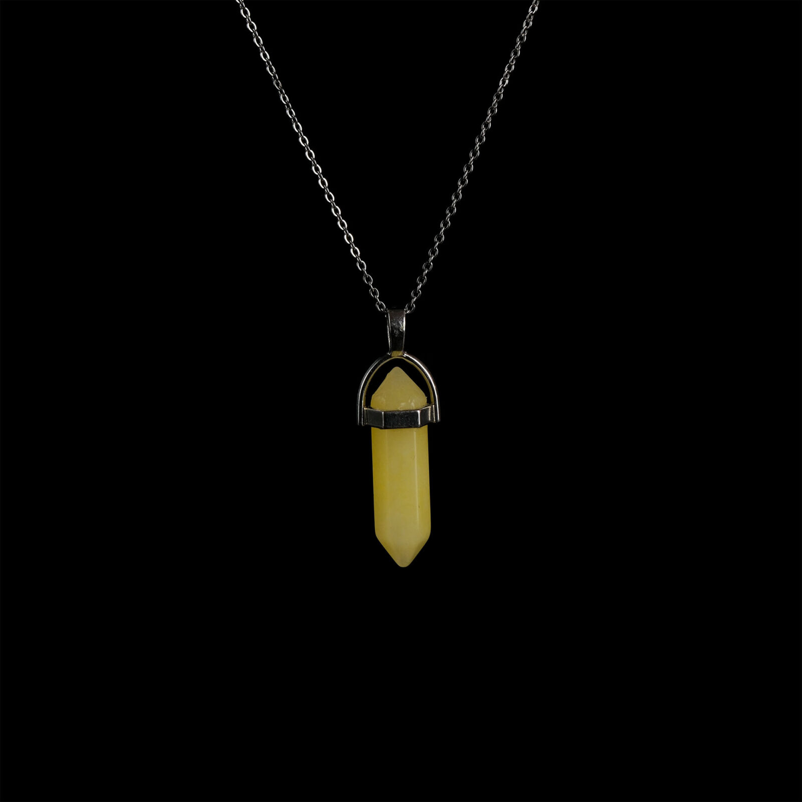 Kalsit kolye – enerjiyi temizleyen ve arındıran zarif doğal taş takı Kalsit taşlı kolye – zihinsel açıklık ve huzur enerjisini taşıyan doğal taş Toptan doğal taş kolye – kalsitin arındırıcı frekansını hissedin Günlük kullanımda denge ve pozitif enerji sunan kalsit kolye