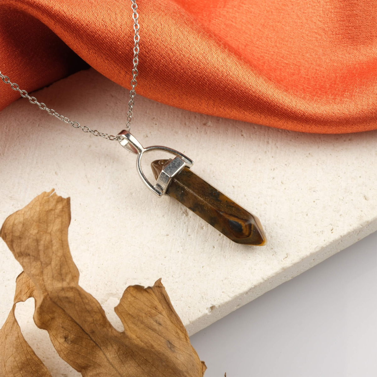 Kaplangözü kolye – altın kahve tonlarıyla cesaret ve denge enerjisini taşır Kaplangözü taşlı kolye – koruma ve özgüveni artıran zarif doğal taş takı Toptan doğal taş kolye – kaplangözünün güçlü enerjisini hissedin Günlük kullanımda zarafet ve içsel güç sunan kaplangözü kolye