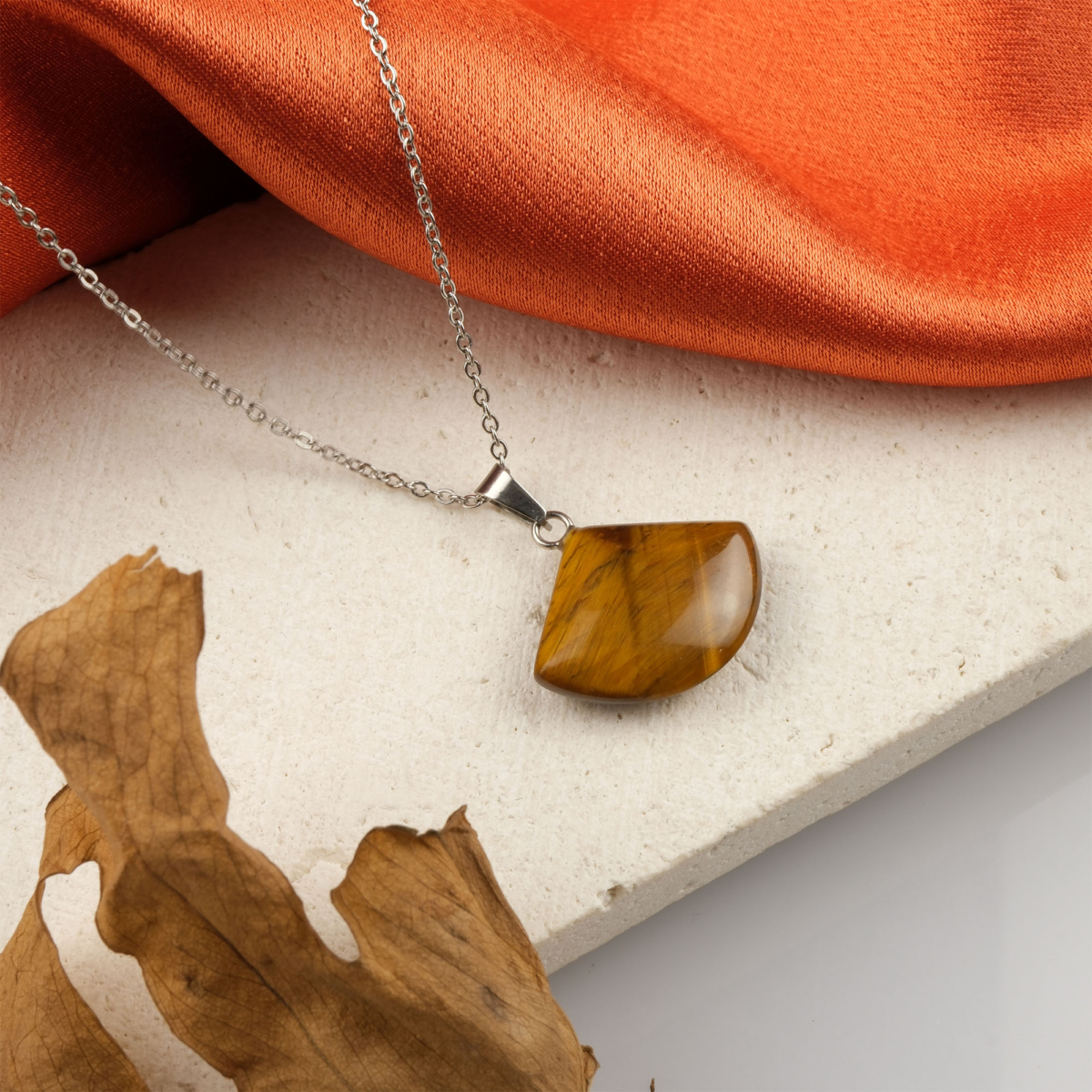 Kaplangözü kolye – altın kahve tonlarıyla özgüven ve denge enerjisini taşır Kaplangözü taşlı kolye – koruyucu enerjisiyle şıklığı bir araya getiren doğal taş takı Toptan doğal taş kolye – kaplangözünün güçlü frekansını hissedin Günlük kullanımda cesaret ve zarafet sunan kaplangözü kolye