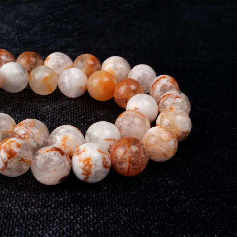 Kar Taneli Kuvars doğal taş dizi – beyaz ve şeffaf desenli yapısıyla saflık, enerji dengesi ve zihinsel berraklık sağlayan toptan doğal taş dizi