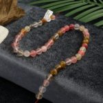 Karpuz Kuvars doğal taş dizi – toptan doğal taş dizi, pembe ve yeşil renk geçişleriyle sevgi, huzur ve denge enerjisi yayan taş.