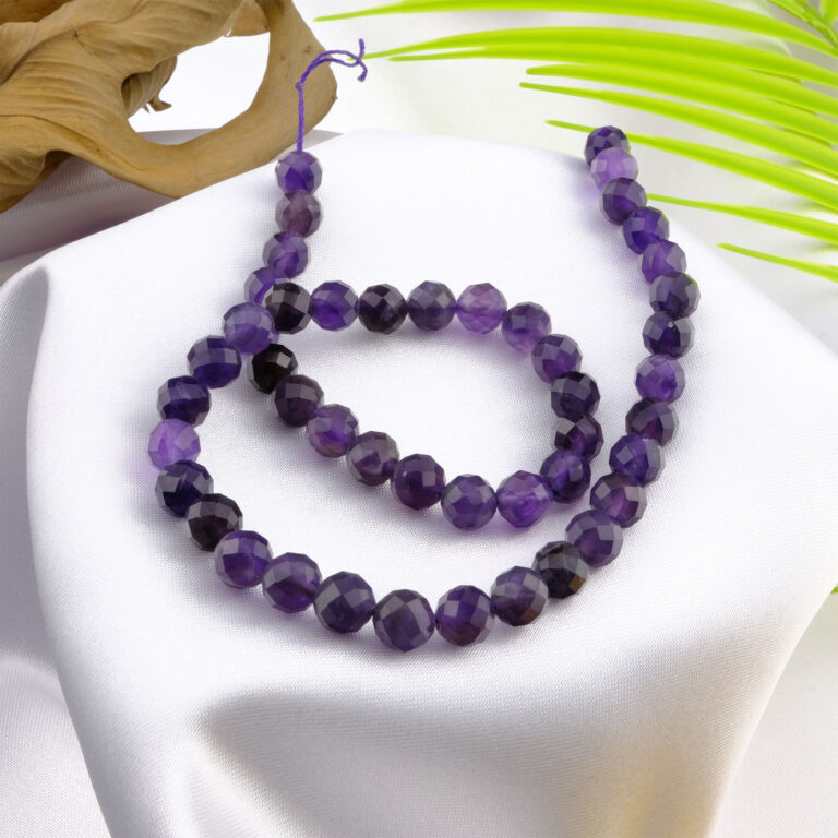 Kesimli Ametist doğal taş dizi – toptan doğal taş dizi, morun asil tonlarıyla huzur, arınma ve bilinç açıklığı enerjisi sunan taş.