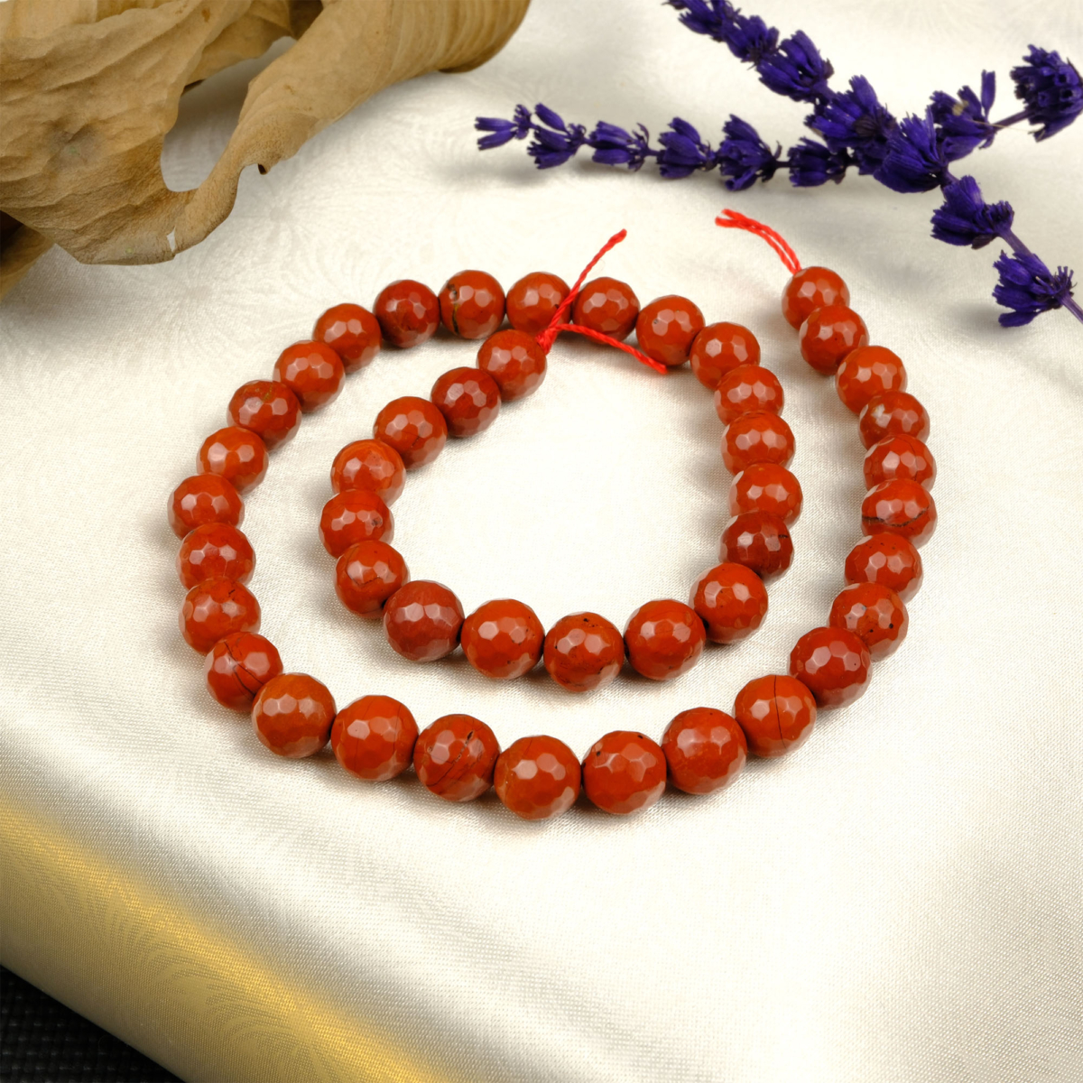 Kesimli Kırmızı Jasper doğal taş dizi – toptan doğal taş dizi, kırmızı tonlarıyla canlılık ve güç enerjisi veren şifalı taş.