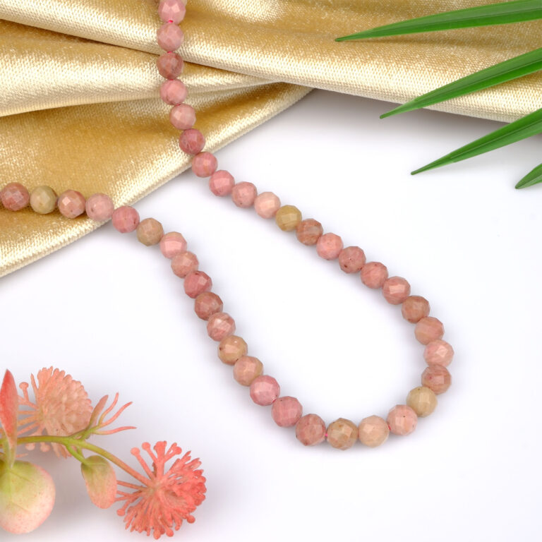 Kesimli Rodonit doğal taş dizi – toptan doğal taş dizi, pembe ve siyah tonlarıyla denge, sevgi ve kalp çakrası enerjisi sunan taş.