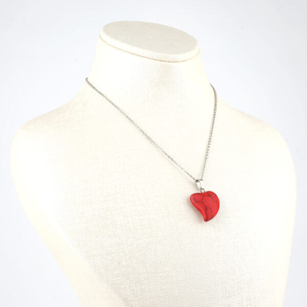 Kırmızı Havlit kolye – enerjiyi, huzuru ve zarafeti bir araya getiren doğal taş takı Havlit taşlı kolye – kırmızının enerjisiyle duygusal dengeyi korur Toptan doğal taş kolye – kırmızı havlitin pozitif frekansını hissedin