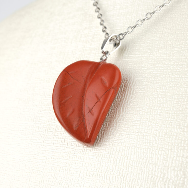 Kırmızı Jasper kolye – canlı kırmızı enerjisiyle güç ve denge sağlayan doğal taş takı Jasper taşlı kolye – cesaret ve dayanıklılığı artıran kırmızı doğal taş takı Toptan doğal taş kolye – kırmızı jasperın topraklayıcı enerjisini hissedin Günlük kullanımda güven ve zarafet sunan kırmızı jasper kolye