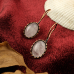 Kristal kuvars bakır sallantılı küpe – enerji dengeleyici ve zarif doğal taş takı