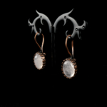 Ruhsal arınma sağlayan kristal kuvars taşlı sallantılı doğal taş küpe