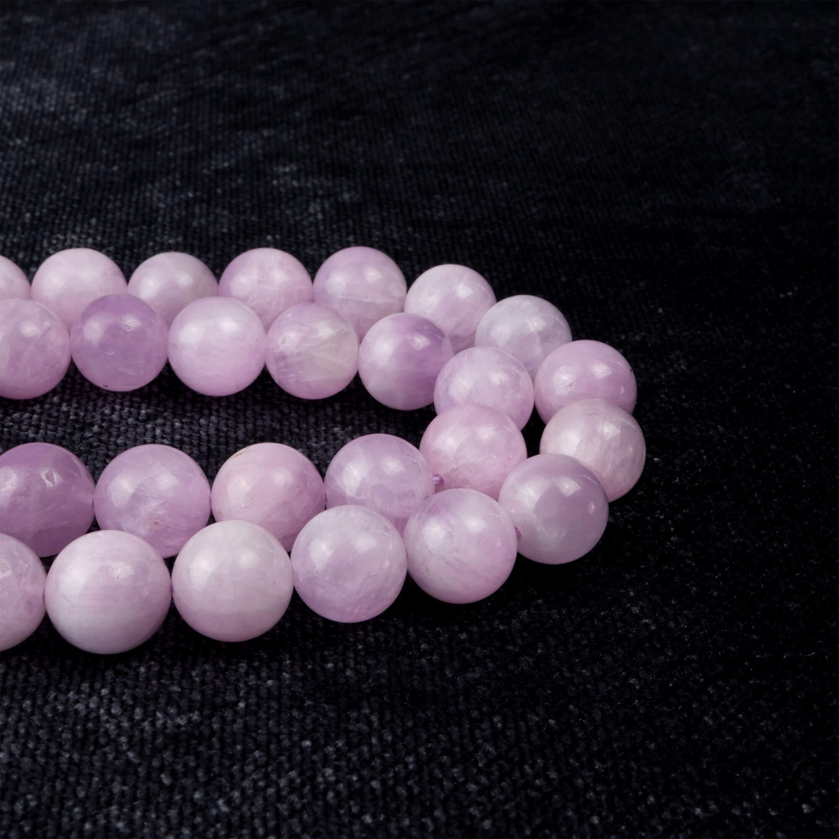 Kunzit doğal taş dizi 10 mm – pembe ve lavanta tonlarında sevgi, huzur ve kalp enerjisini güçlendiren toptan doğal taş dizi