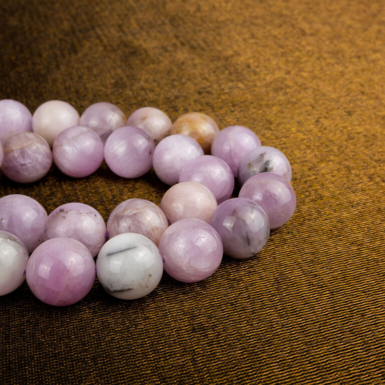 Kunzit doğal taş dizi 11 mm – açık pembe ve mor tonlarıyla sevgi, huzur ve kalp enerjisini yükselten toptan doğal taş dizi