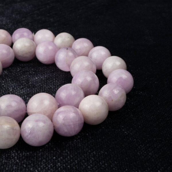 Kunzit doğal taş dizi 14 mm – pembe-mor tonlarıyla sevgi, huzur ve ruhsal denge sağlayan toptan doğal taş dizi